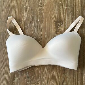 SOMA I crème color Bra Embliss Wireless Size 36DD NWOT